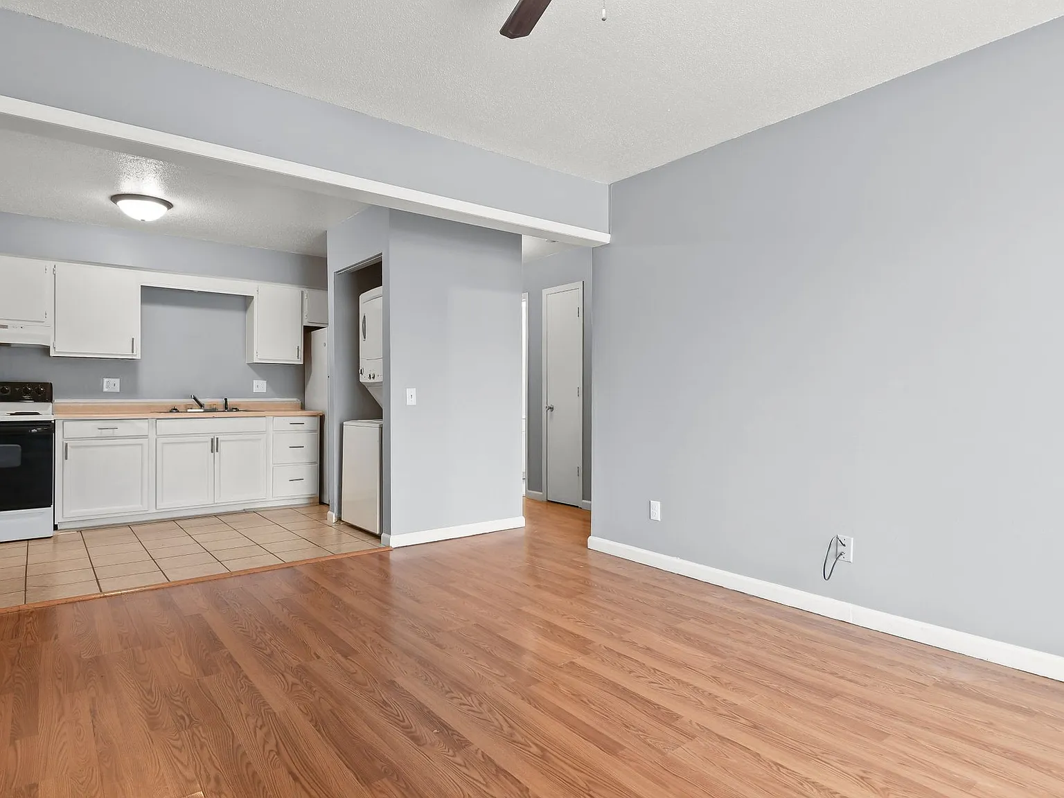 Is marketing information for one bedroom apartments — Photo 4