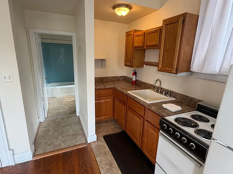618 Redgate Ave — Photo 4