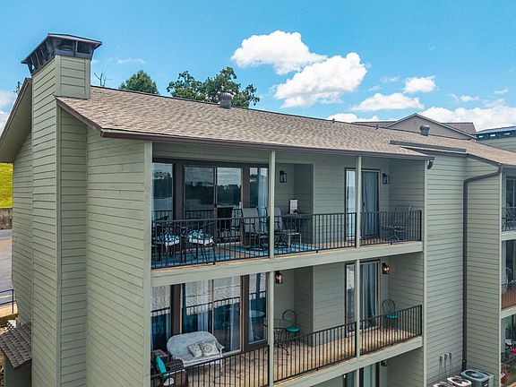 2nd image of 120 Catalina Cir APT 8B