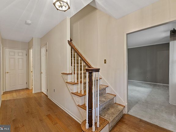 4th image of 6 Woodmont Ln
