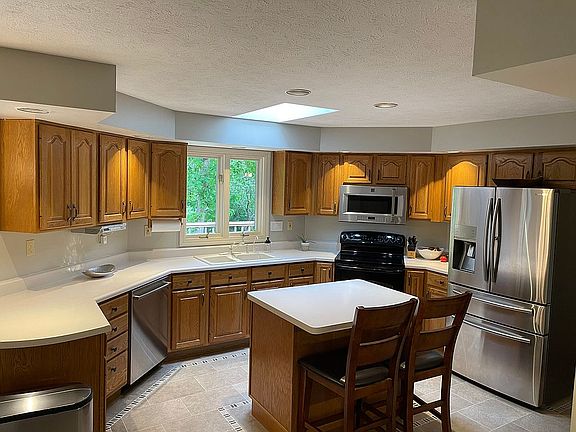 4th image of 825 W Scottwood Dr