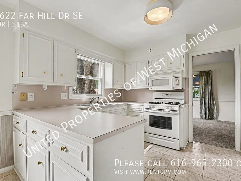 5622 Far Hill Dr SE — Photo 2