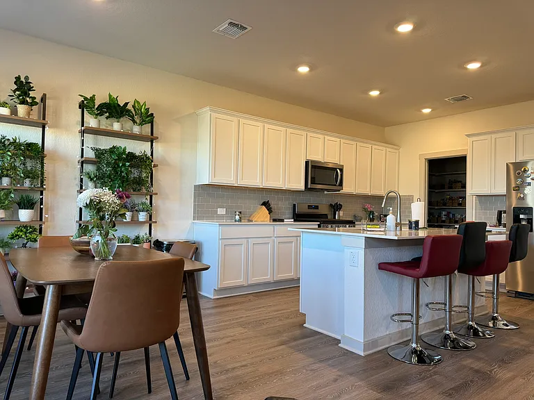 10921 Tildon Ave — Photo 3