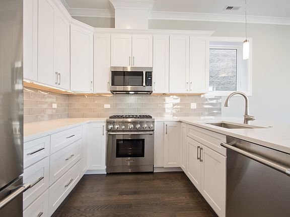 3rd image of 3039 N Damen Ave #2