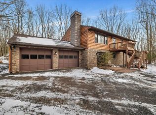22 Mountain Crest Dr, Lake Harmony, PA 18624