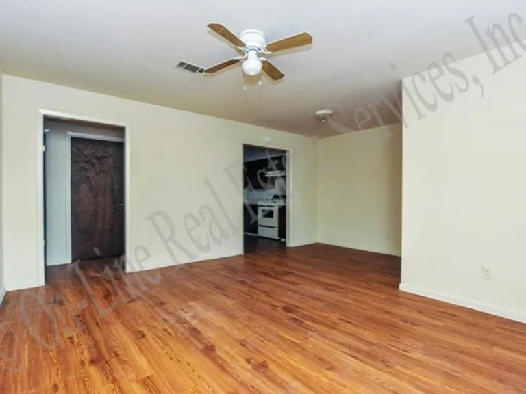 2805 Longmire Dr #D — Photo 2