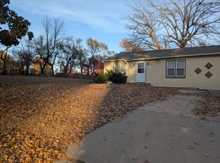 2012 NE Adams Dairy Rd, Blue Springs, MO 64014