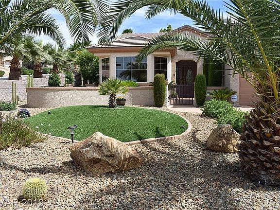 Beautiful Landscaping with artificial grass