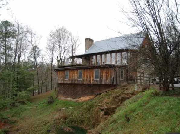 302 Beech Branch Rd, Gatlinburg, TN 37738