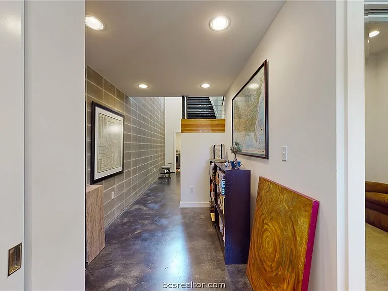 217 N Houston Ave — Photo 6