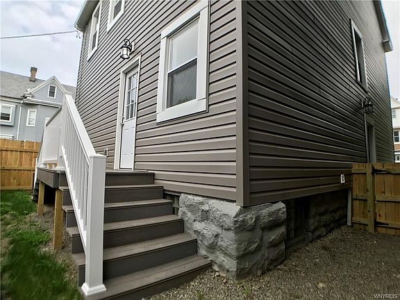 3rd image of 419 Breckenridge St