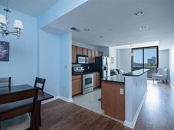 4th image of 3040 Peachtree Rd NW Unit 507