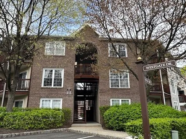 1466 Westgate Dr, Fort Lee, NJ 07024