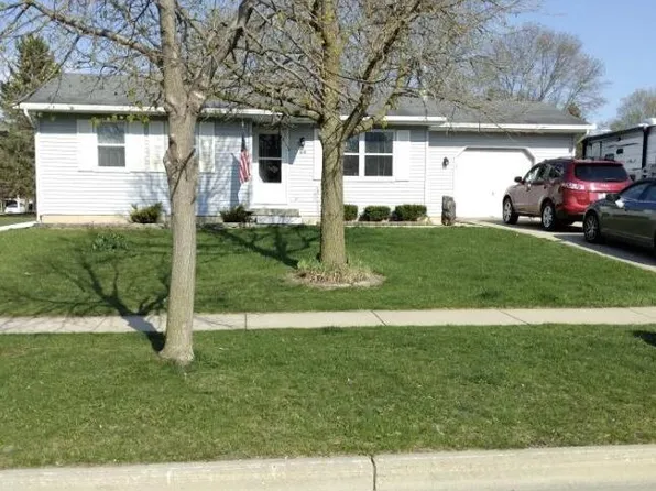 614 Topeka DRIVE, Lake Mills, WI 53551