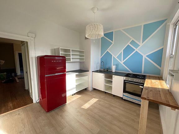 4th image of 3614 Roland Ave Floor 2