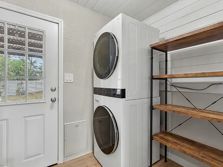 824 59th Ave NE — Photo 5