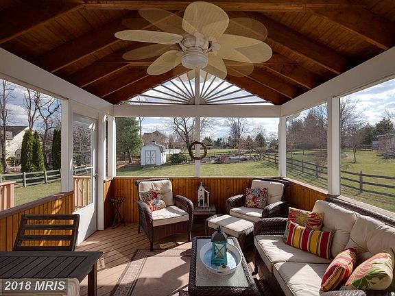 Fabulous screened in porch