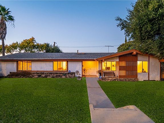 2nd image of 20601 Oxnard St
