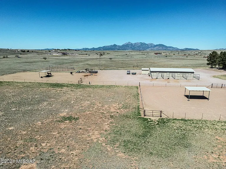 Ranch Oasis Rd — Photo 5