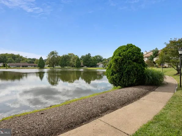 23 E Daisy Ln #A, Mount Laurel, NJ 08054