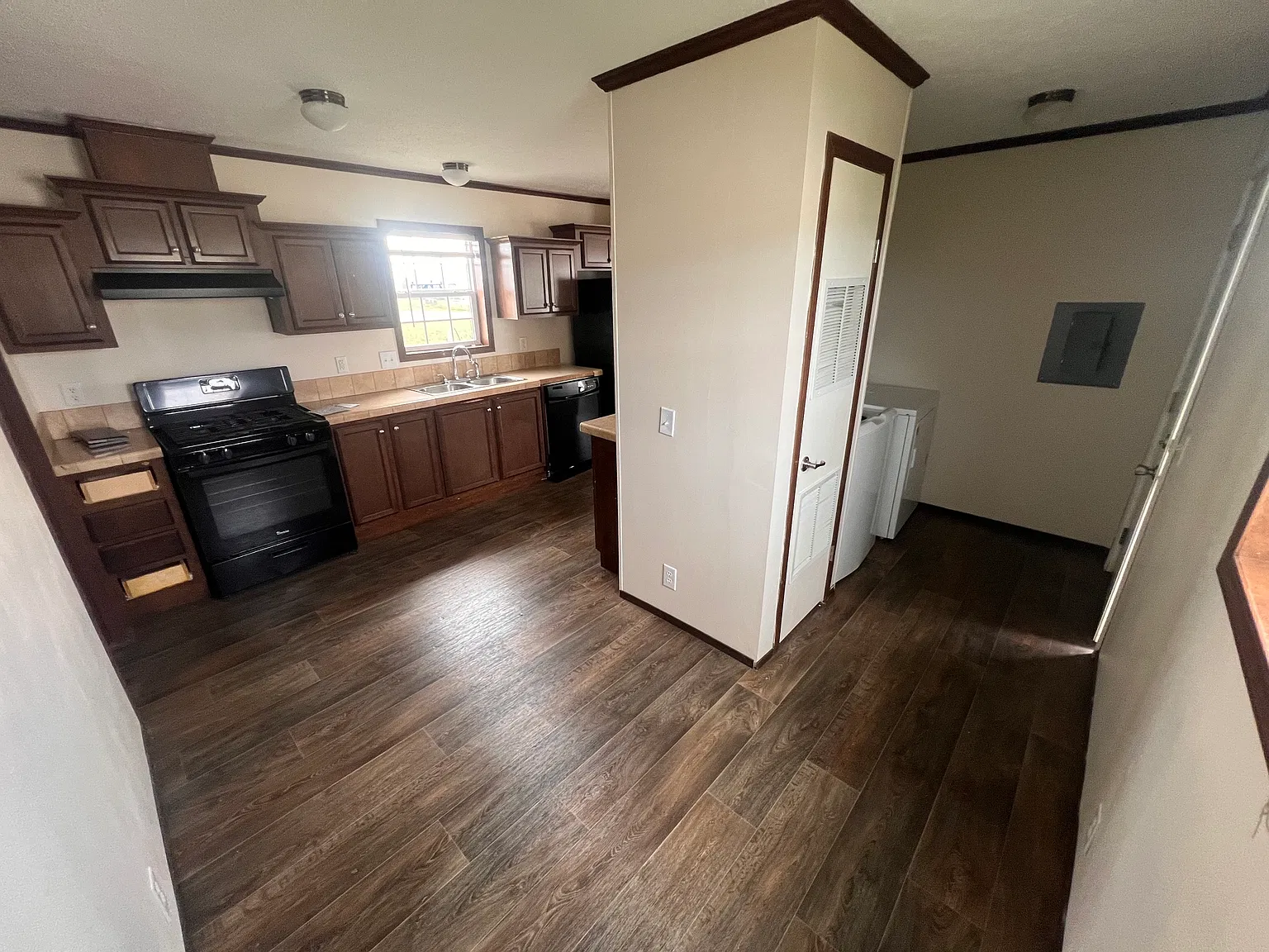 Excellent 3br/2ba Near Tioga High School! — Photo 2