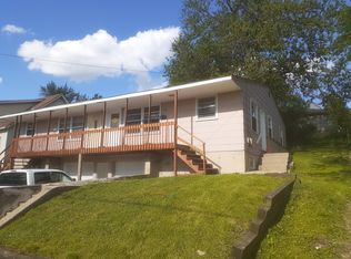 635 Wellington Ave, Elgin, IL 60120