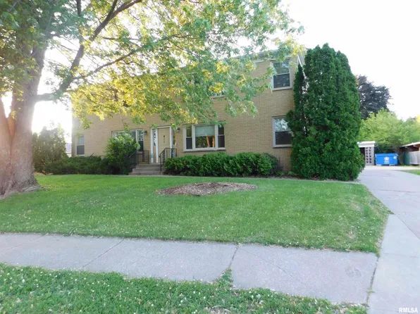 411 34th Ave, East Moline, IL 61244