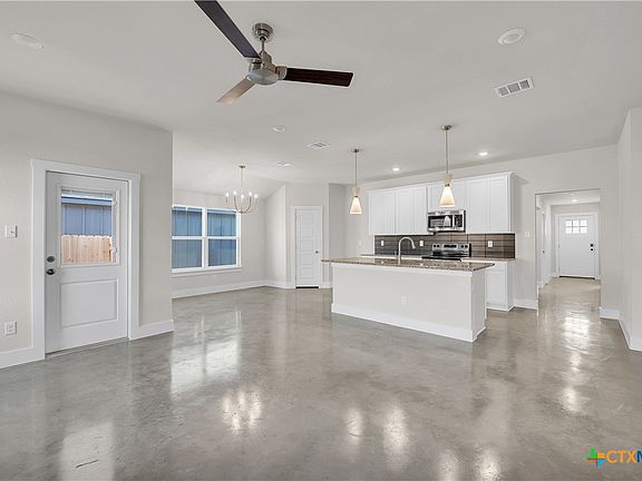 3rd image of 1147 Lexington Dr