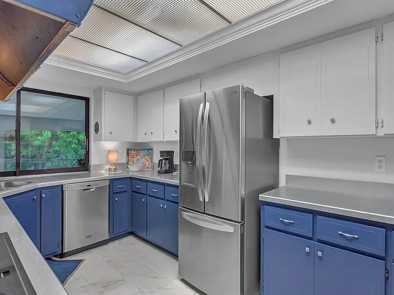 1445 Treasure Cove Ln — Photo 10