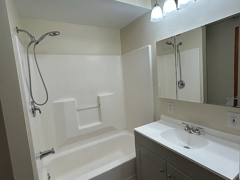 4796 N Bailey Ave — Photo 10