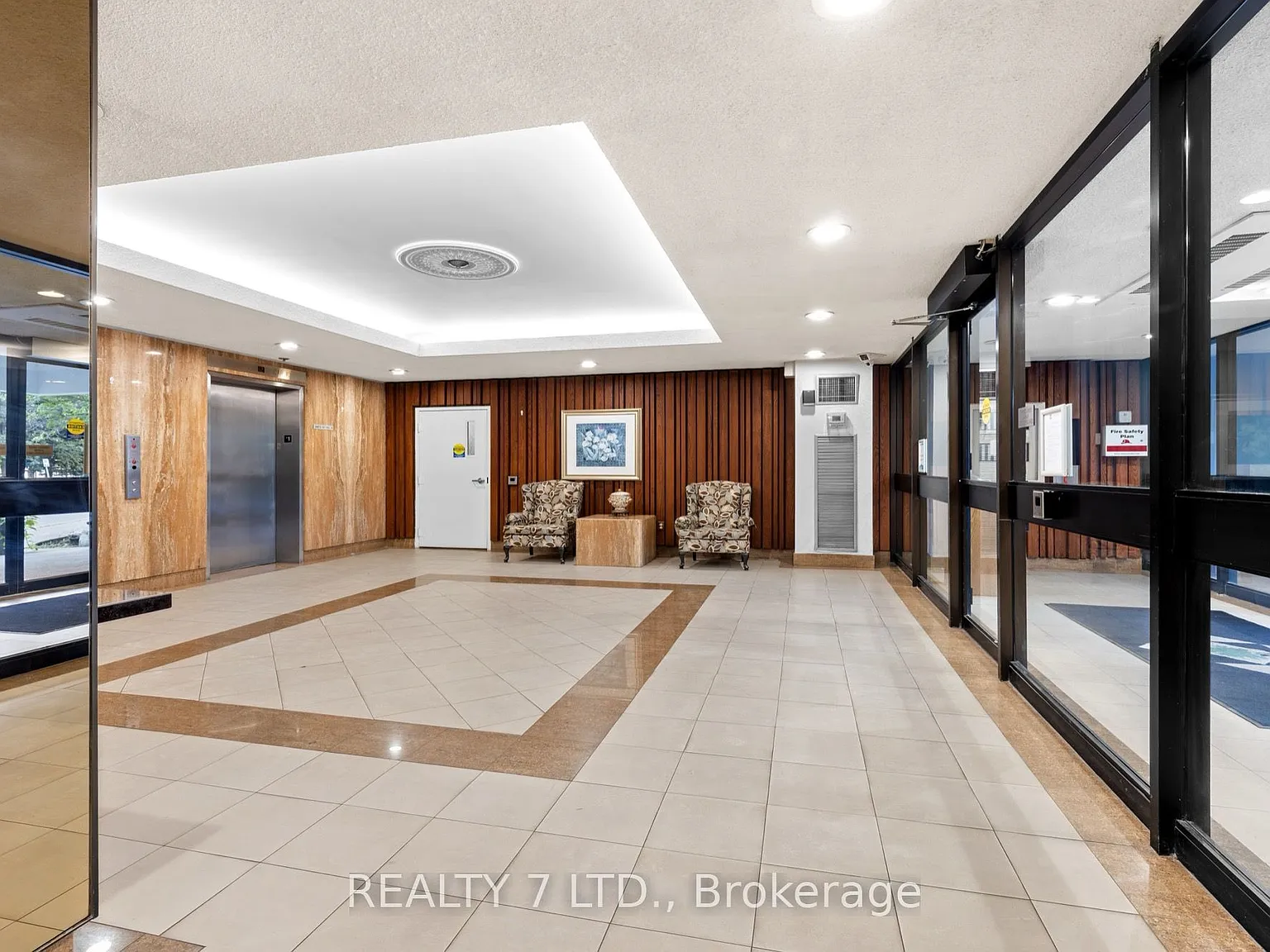 50 Elm Dr E — Photo 4