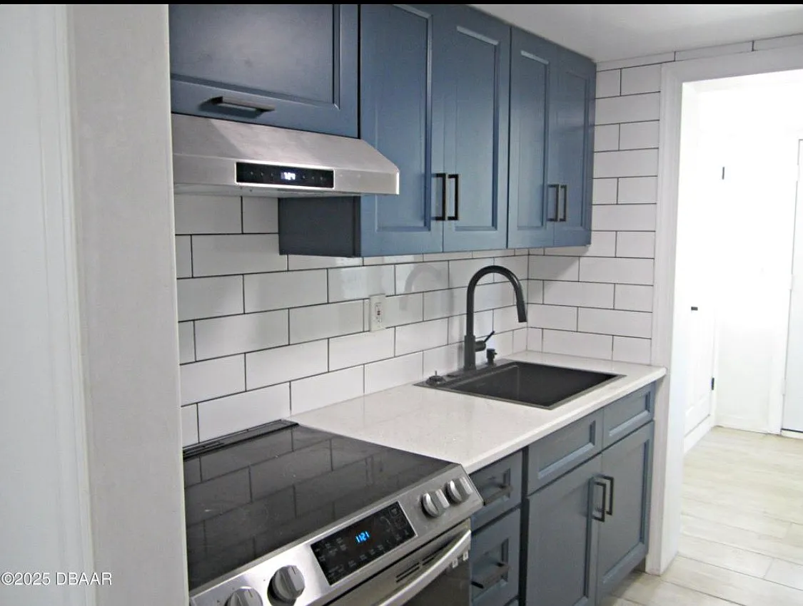 3 bed, 1000 sqft, $1,900 — Photo 4
