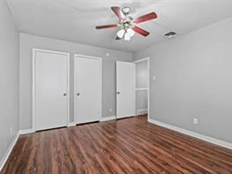 Ennis Place Apartments: Leasing Specials! Great location & Upgrades! — Photo 37