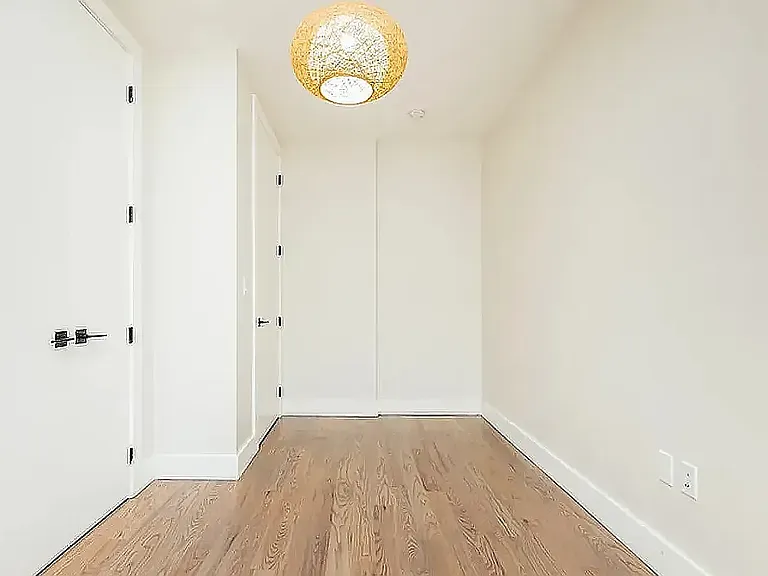 987 Rogers Ave #4F — Photo 2