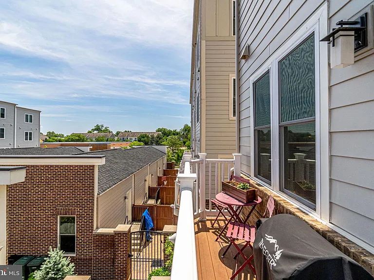 1133 S Monroe St — Photo 36