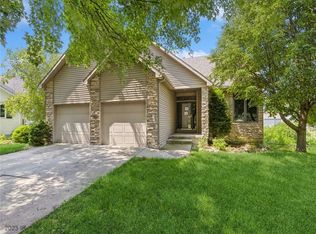 5134 Pond View Cir, Des Moines, IA 50317