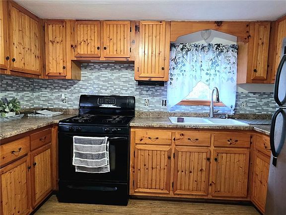 5th image of 23 Woodridge Dr