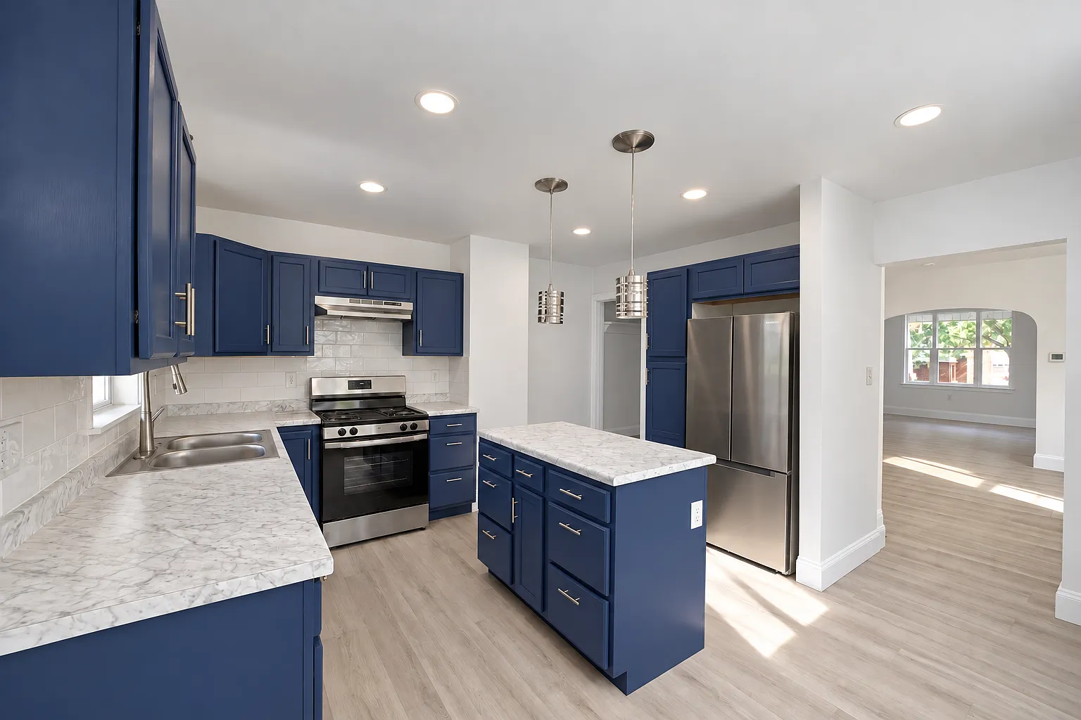 3 bed, 1.5 bath, 2020 sqft, $1,800 — Photo 4
