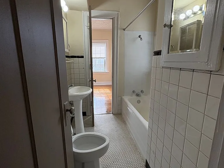 1 & 2 Bedroom Apartments in Downtown Indianapolis - Meridian Plaza Awaits You! — Photo 15