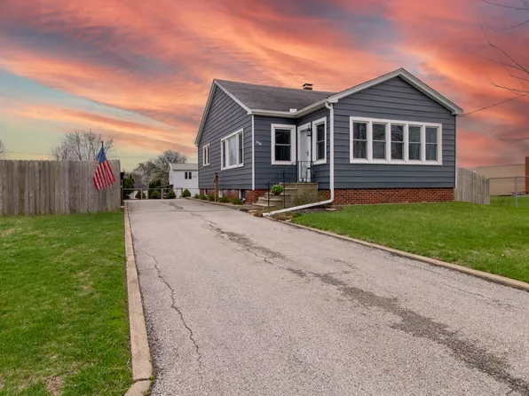 304 W Cleveland Ave, Heyworth, IL 61745