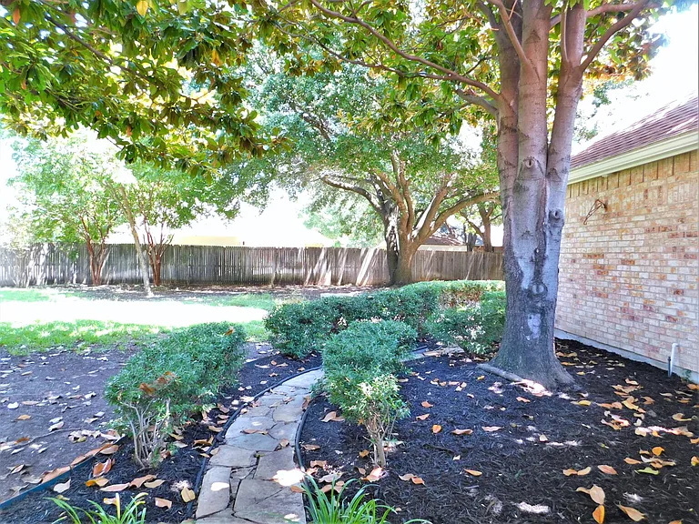 1539 Pickwick Ln — Photo 24