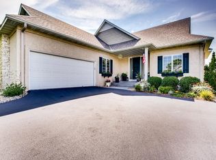 1407 Fairway Ct, Chaska, MN 55318