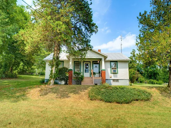 17 Country Boy Ln, Staunton, VA 24401