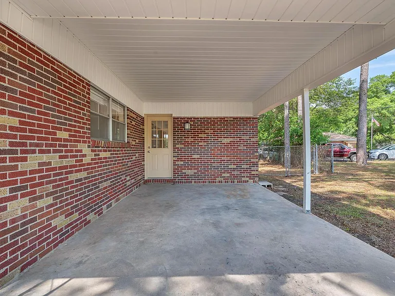 385 Lincoln Ave — Photo 4