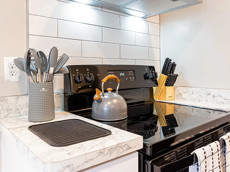 278 Euclid St #2 — Photo 22