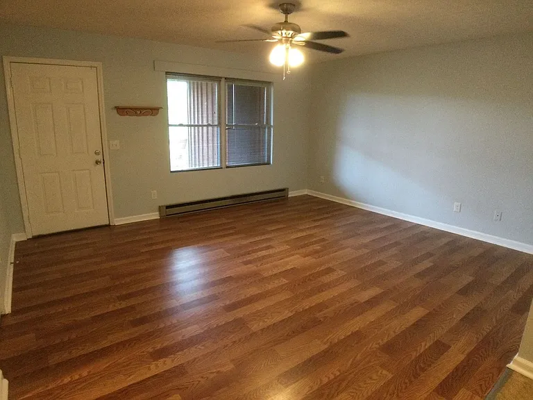 5602 Thornspring Apartments — Photo 8