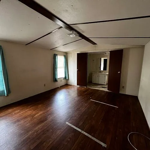 Studio, $999 — Photo 3