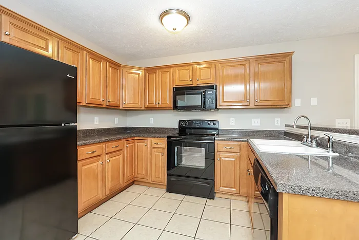 2057 Aberdeen Cir — Photo 8