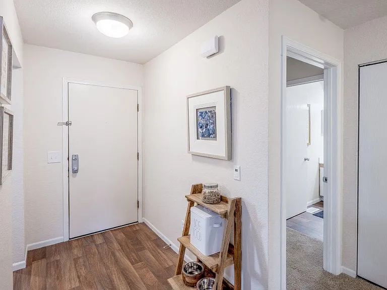 Steeplechase Apartments and Townhomes — Photo 7