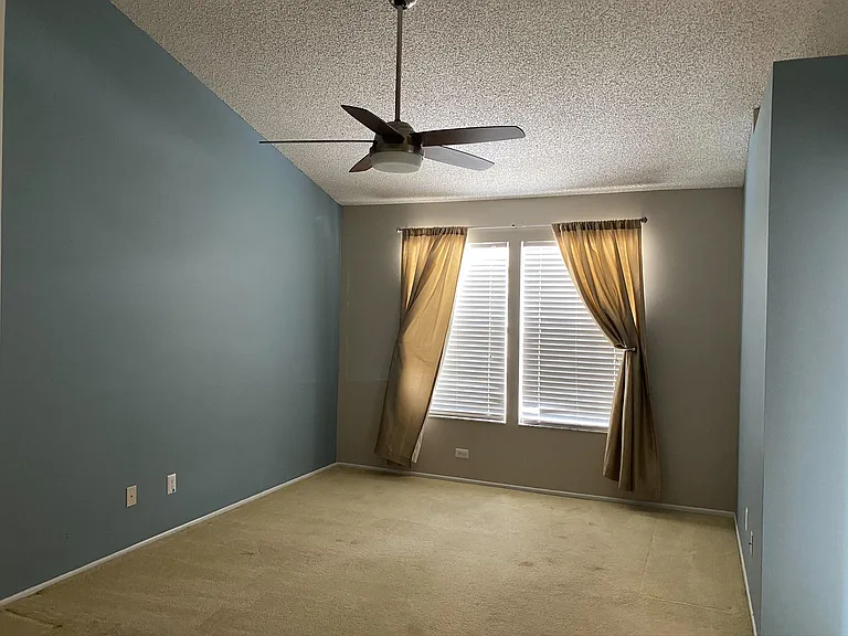 2542 Lancaster Ct — Photo 11